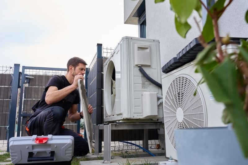 Commercial AC maintenance service Abu Dhabi by certified technicians