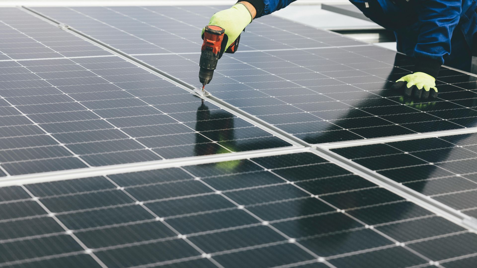Commercial Solar Panel Cleaning Contractors in Abu Dhabi
